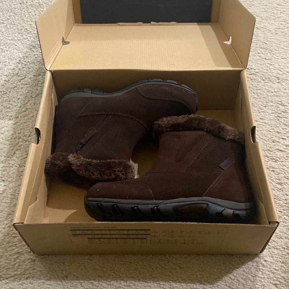 BRAND NEW WATERPROOF BOOTS